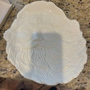 Mikasa Fine Porcelain Sculpted Santa
Face Cookie Plate Off-White Gold
Trim